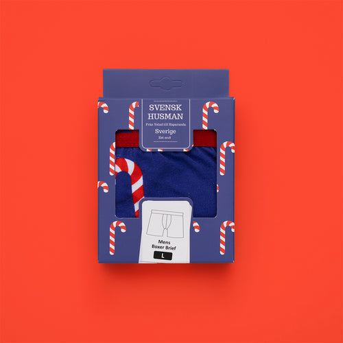 Blå boxerkalsonger med polkagrisar i en matchande mönstrad presentbox från Svenskhusman.