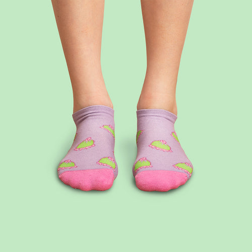 Sneakers stöd med mönster av prinsesstårtor i lila och rosa färger från Svenskhusman.