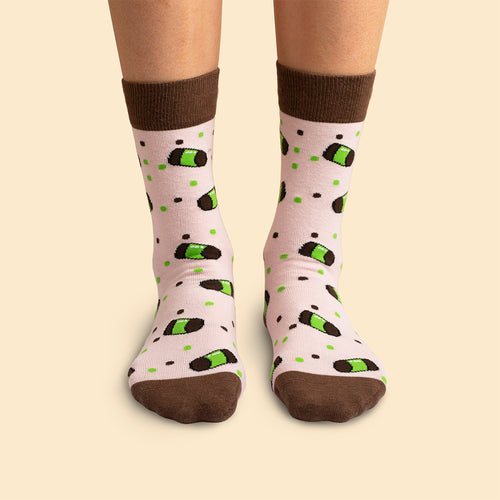 Pink Svenskhusman socks with a pattern of classic Swedish dammsugare pastries and brown accents.