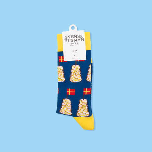 Blue seamless socks with yellow details and a pattern of spettekaka and Swedish flags from Svenskhusman.