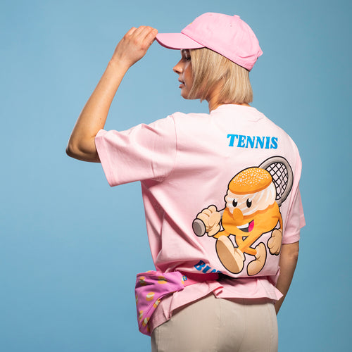 Rosa oversize Tennis Semla t-shirt i bomull med ett grafiskt tryck på ryggen - Svenskhusman