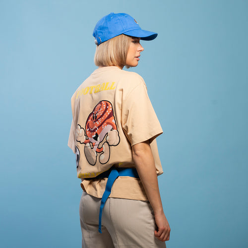 Beige oversized t-shirt i bomull med Football Kanelbulle-tryck på ryggen - Svenskhusman