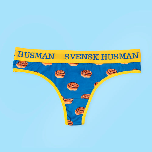 Blå stringtrosor med mönster av kanelbullar och gult resårband från Svenskhusman.