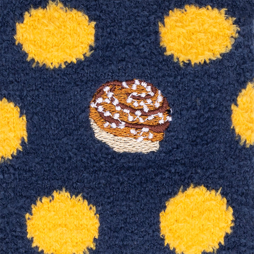 Fluffy blue socks with yellow dots and an embroidered cinnamon bun pattern from Svenskhusman.