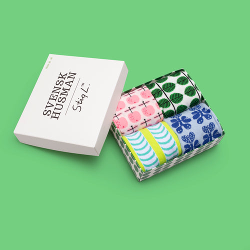 Stig L Gift Box 4-pack med färgstarka mönstrade strumpor i Stig Lindberg-design från Svenskhusman.