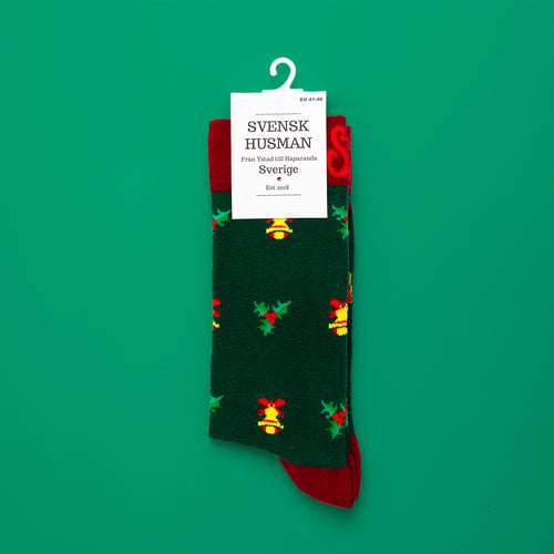 Grønne julesokker med det klassiske Say Mama-motiv og røde detaljer fra Svenskhusman.