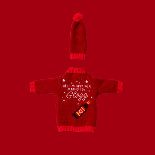 Röd stickad flasktröja och mössa med texten "All I want for Xmas is Glögg" från Svenskhusman.