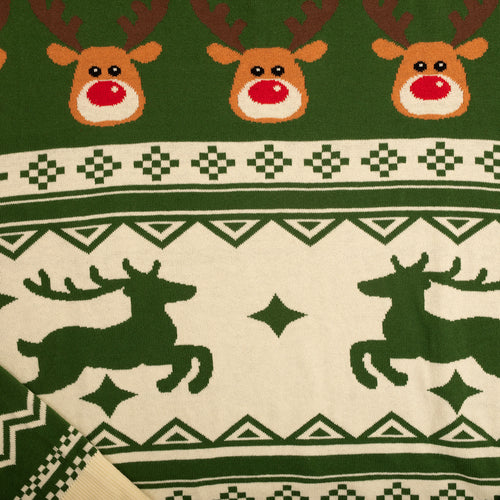 Grön stickad jultröja med mönster av renar med röda mular och silhuetter från Svenskhusman.