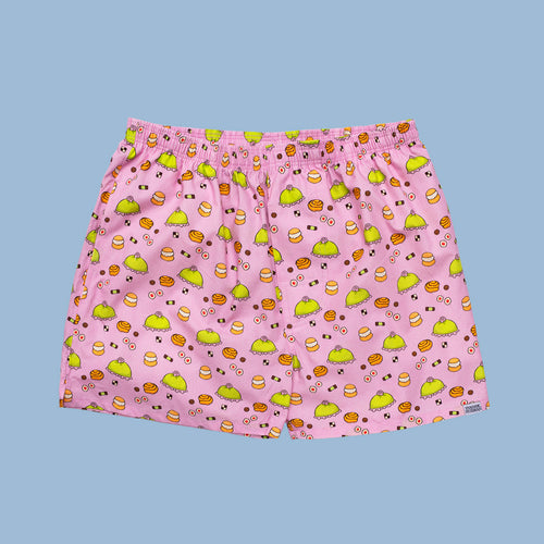 Rosa boxershorts i bomull med ett färgstarkt mönster av fika och bakverk från Svenskhusman.