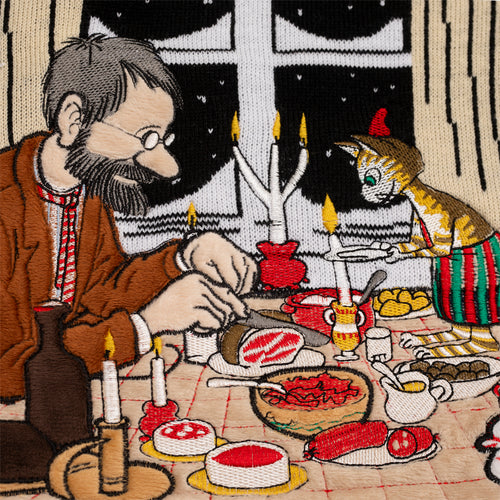 Beige jultröja med stickat motiv av Pettson och Findus vid ett julbord - Svenskhusman
