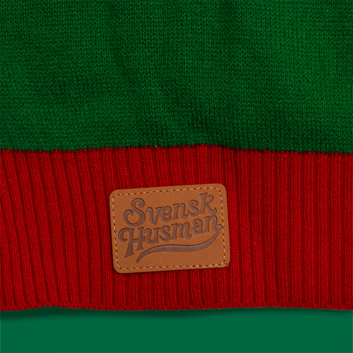 Grün-rote Tomtejävel Strickweste mit geprägtem Lederlogo-Aufnäher von Svenskhusman.