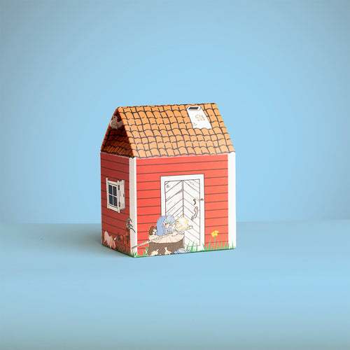 Presentbox formad som Emils röda snickerboa för 3-pack vuxenstrumpor från Svenskhusman.