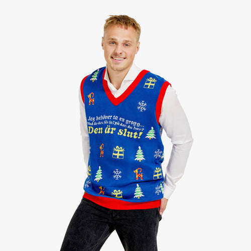 Blaue gestrickte Weihnachtsweste für Herren mit dem Spruch „Ich brauche einen Grog“ und festlichen Motiven.